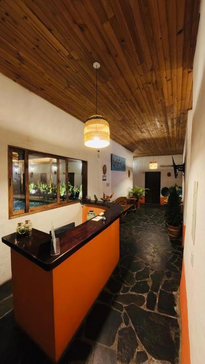 Hotel Alcazar Real Utica Kültér fotó